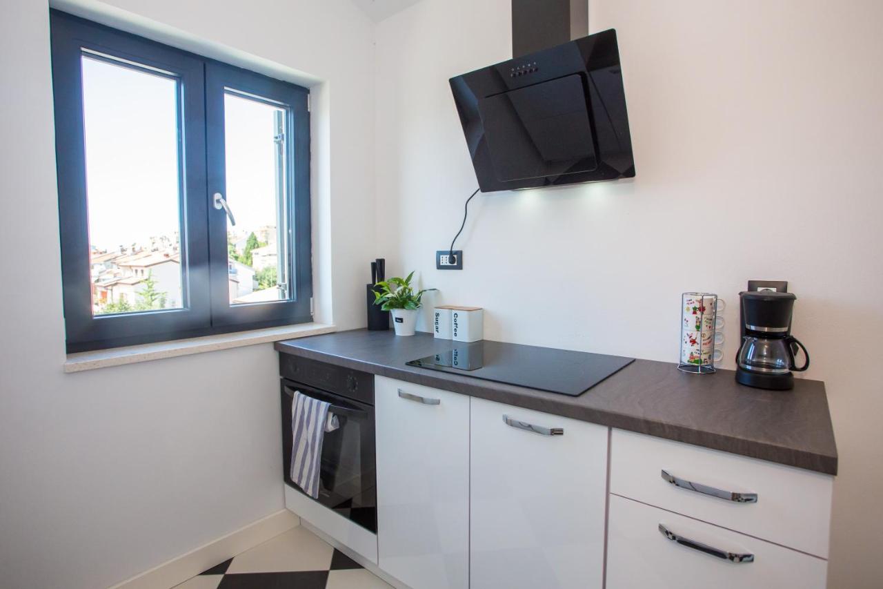 Black & White Apartment 罗维尼 外观 照片