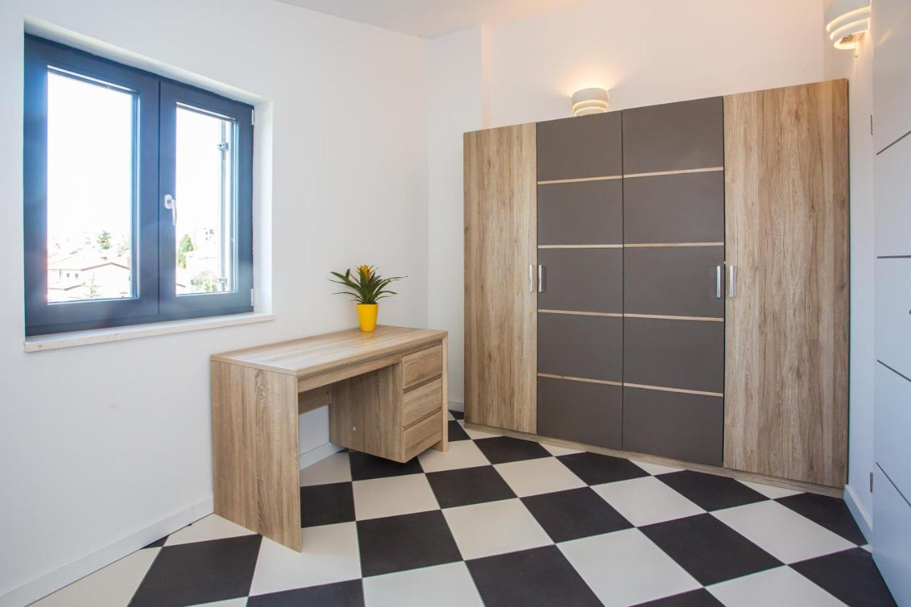 Black & White Apartment 罗维尼 外观 照片