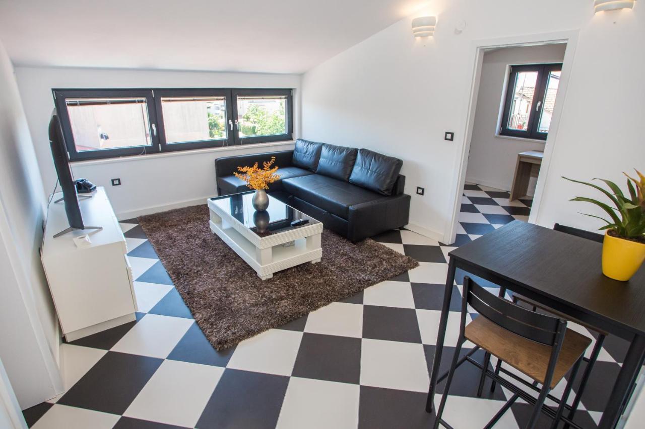 Black & White Apartment 罗维尼 外观 照片