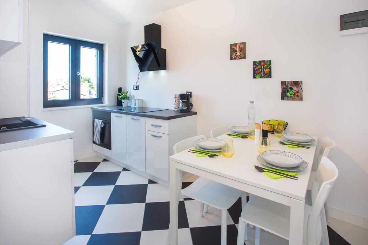 Black & White Apartment 罗维尼 外观 照片