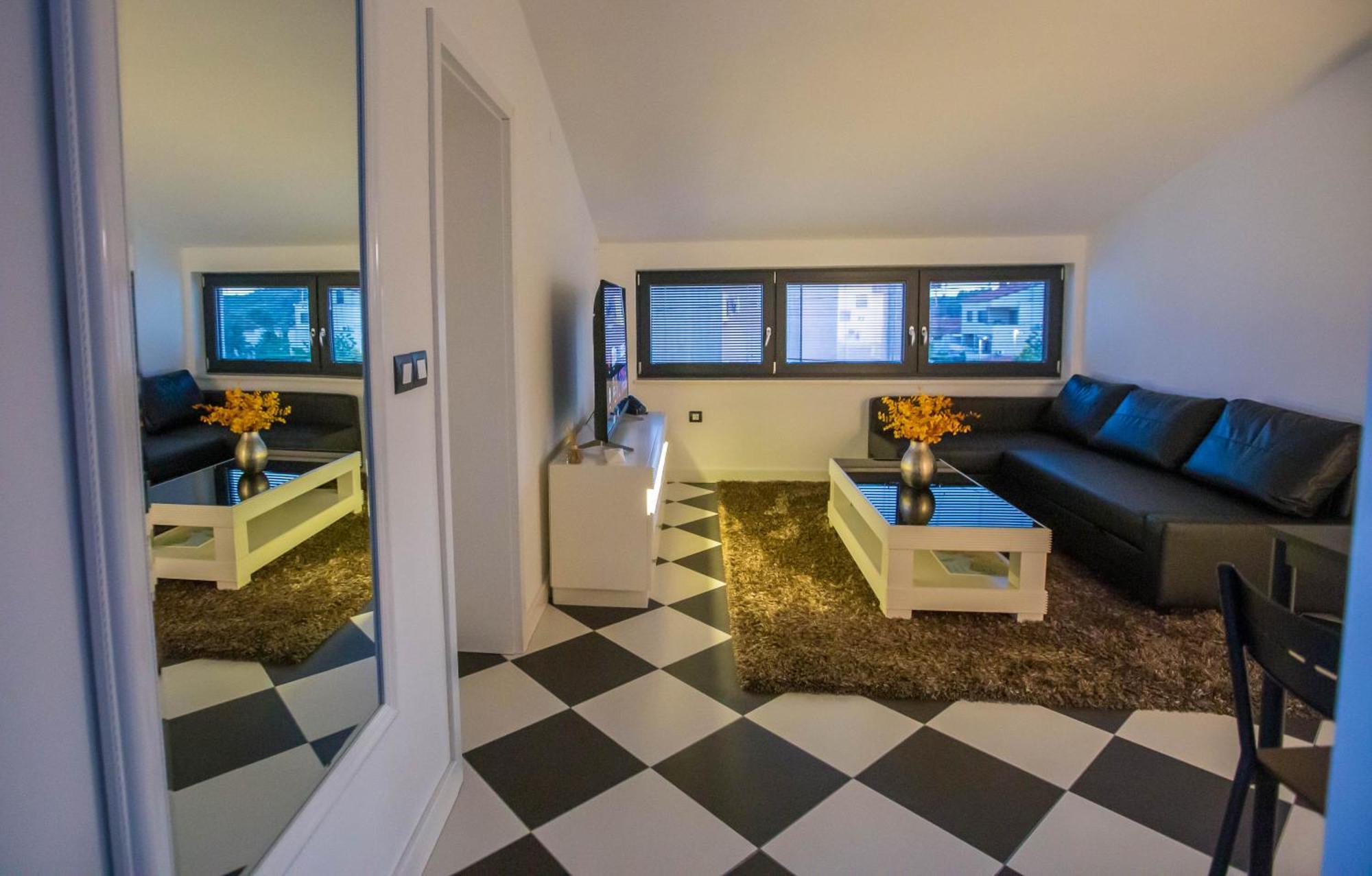 Black & White Apartment 罗维尼 外观 照片