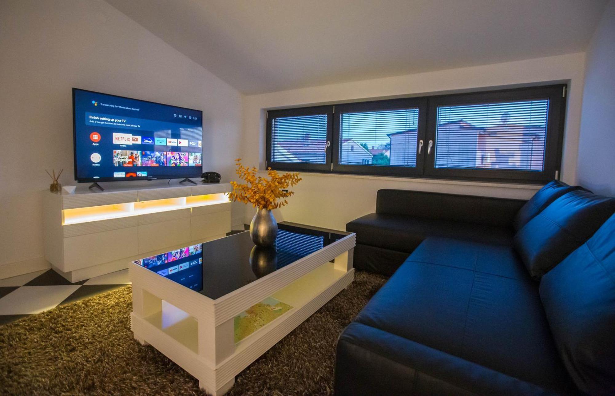 Black & White Apartment 罗维尼 外观 照片